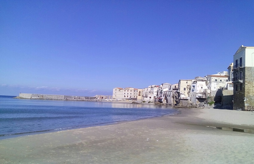 la spiaggi di cefalu